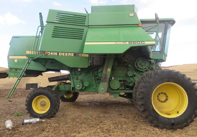 1995 John Deere 9600 Combine - Image 11