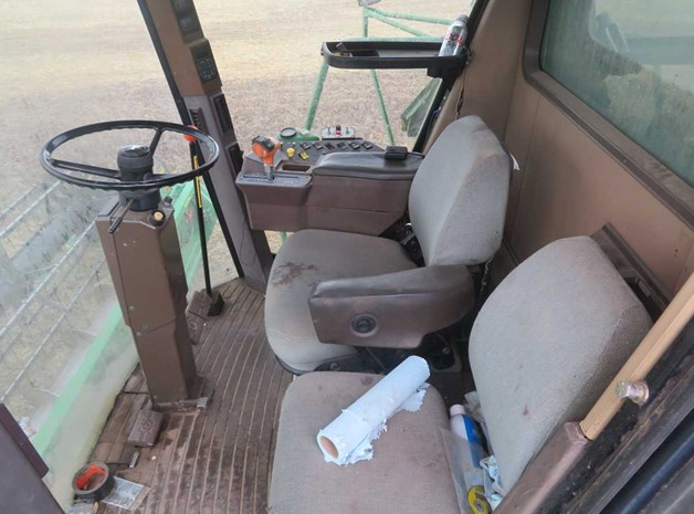 1995 John Deere 9600 Combine - Image 16