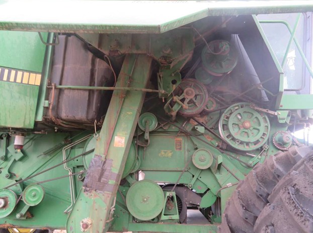 1995 John Deere 9600 Combine - Image 17