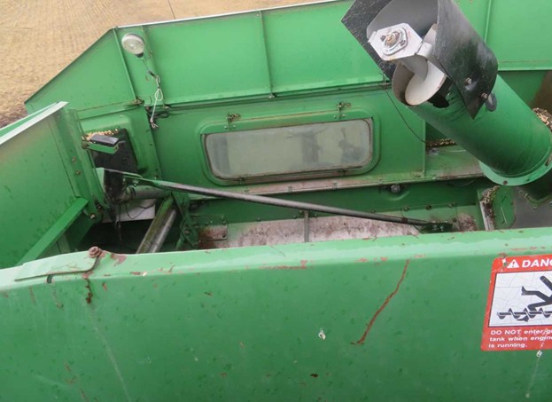 1995 John Deere 9600 Combine - Image 18