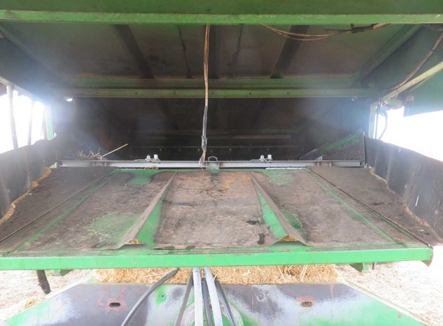 1995 John Deere 9600 Combine - Image 26