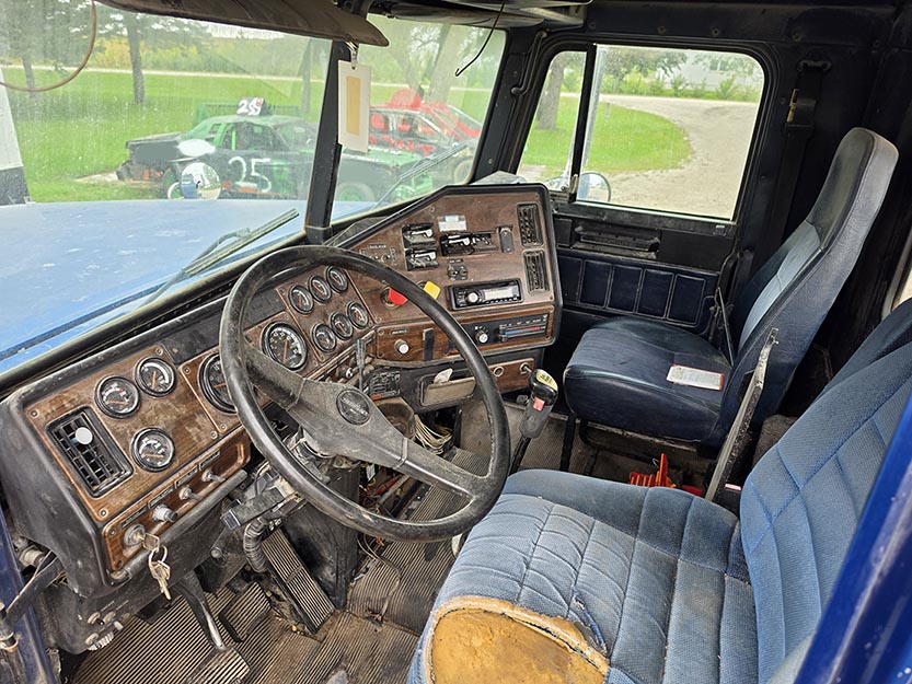 1996 Freightliner USF-1E - Image 4