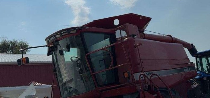 1997 CASE IH 2188 Combine - Image 3