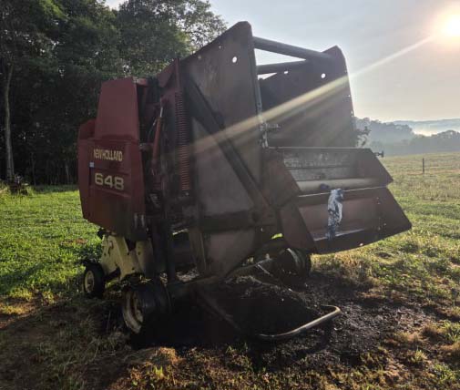 1999 New Holland 648 Round Baler - Image 11