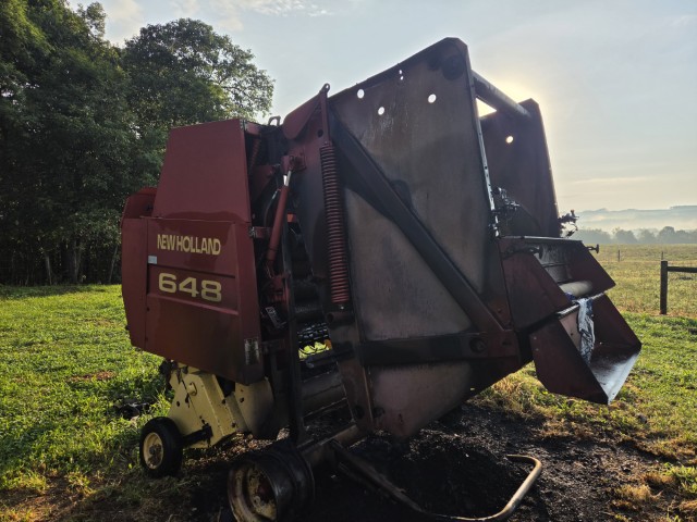 1999 New Holland 648 Round Baler - Image 12
