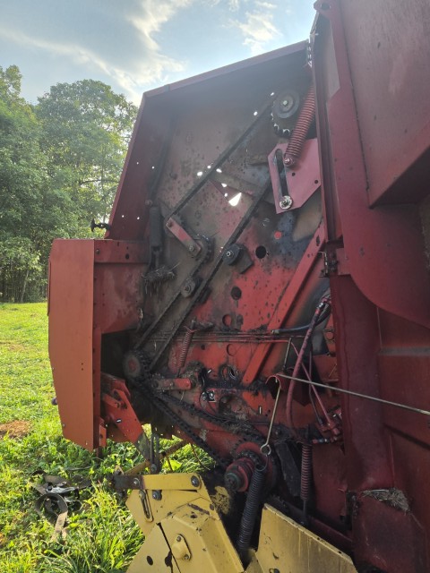 1999 New Holland 648 Round Baler - Image 13