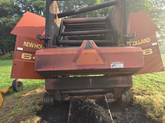 1999 New Holland 648 Round Baler - Image 14