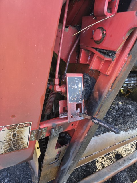 1999 New Holland 648 Round Baler - Image 18