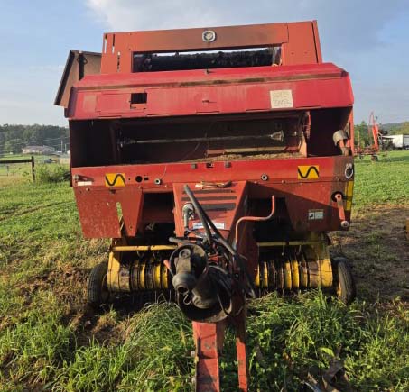 1999 New Holland 648 Round Baler - Image 2
