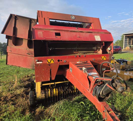 1999 New Holland 648 Round Baler - Image 3