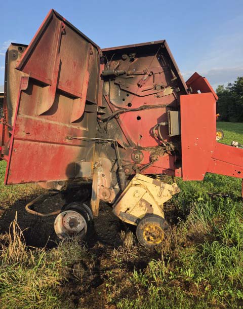 1999 New Holland 648 Round Baler - Image 6