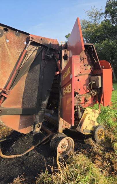1999 New Holland 648 Round Baler - Image 7