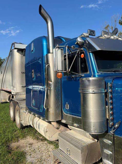 2001 Peterbilt 379 - Image 13