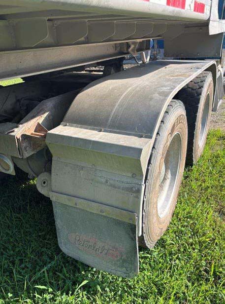 2001 Peterbilt 379 - Image 17