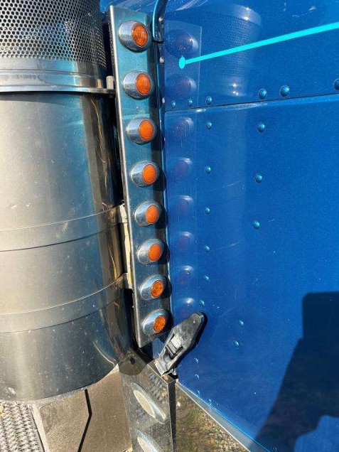 2001 Peterbilt 379 - Image 20