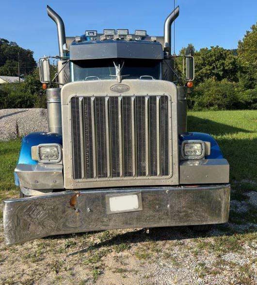 2001 Peterbilt 379 - Image 3