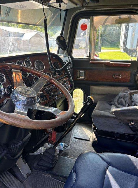 2001 Peterbilt 379 - Image 7