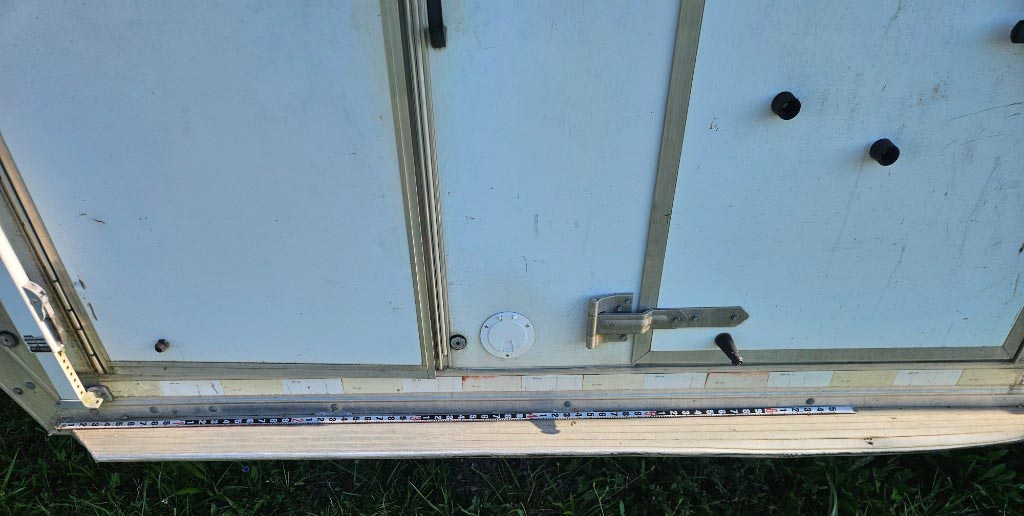 2002 Kiefer Built Genesis X 4-Horse Trailer - Image 14