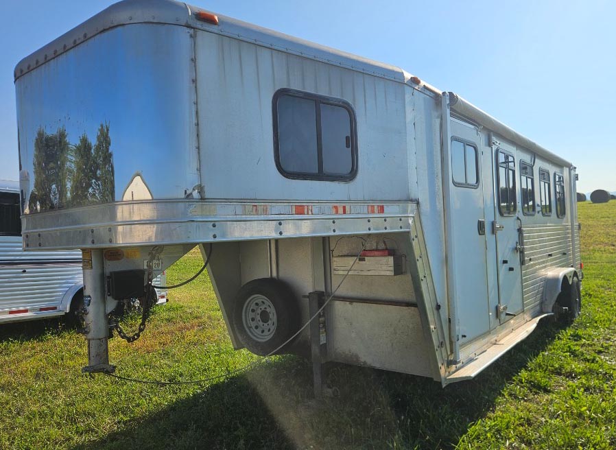 2002 Kiefer Built Genesis X 4-Horse Trailer - Image 2