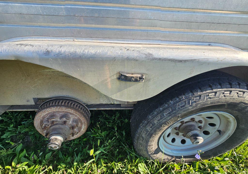 2002 Kiefer Built Genesis X 4-Horse Trailer - Image 20
