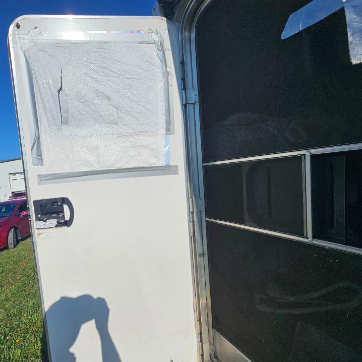 2002 Kiefer Built Genesis X 4-Horse Trailer - Image 25