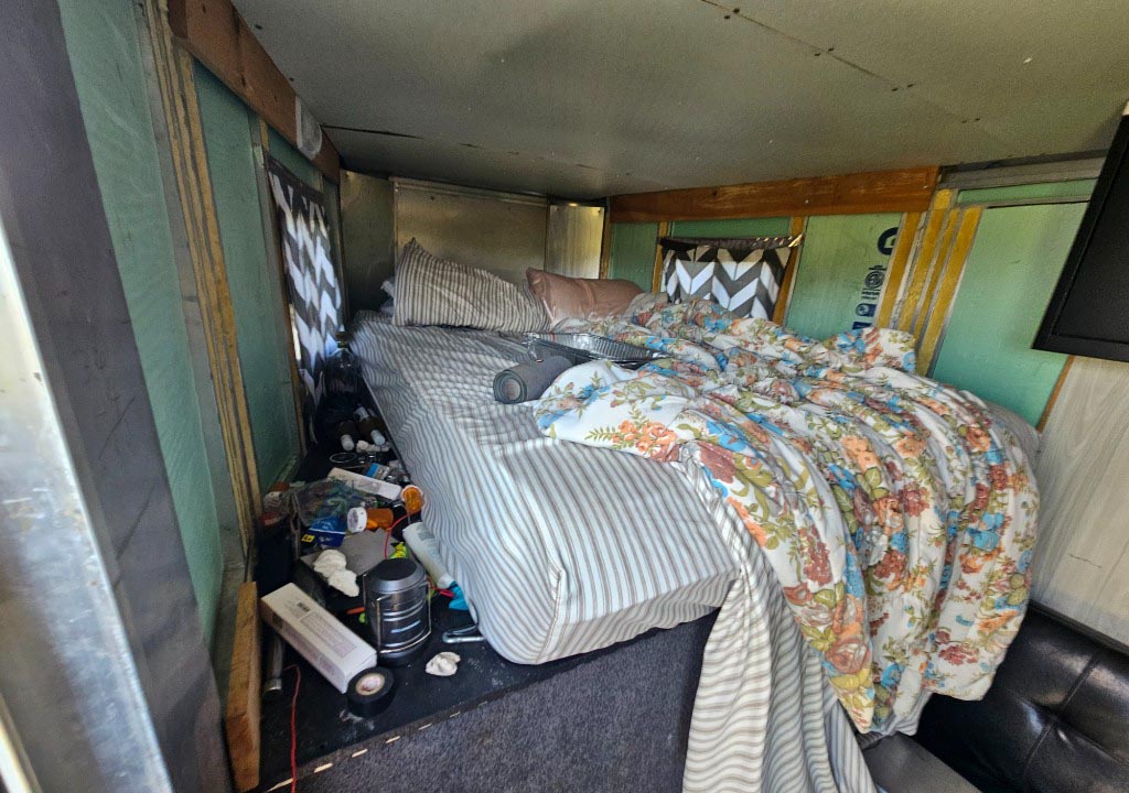 2002 Kiefer Built Genesis X 4-Horse Trailer - Image 26