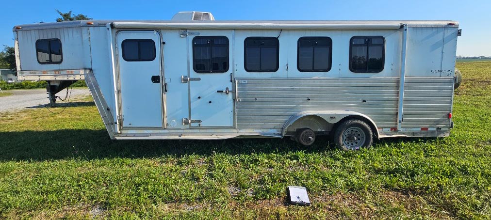 2002 Kiefer Built Genesis X 4-Horse Trailer - Image 3