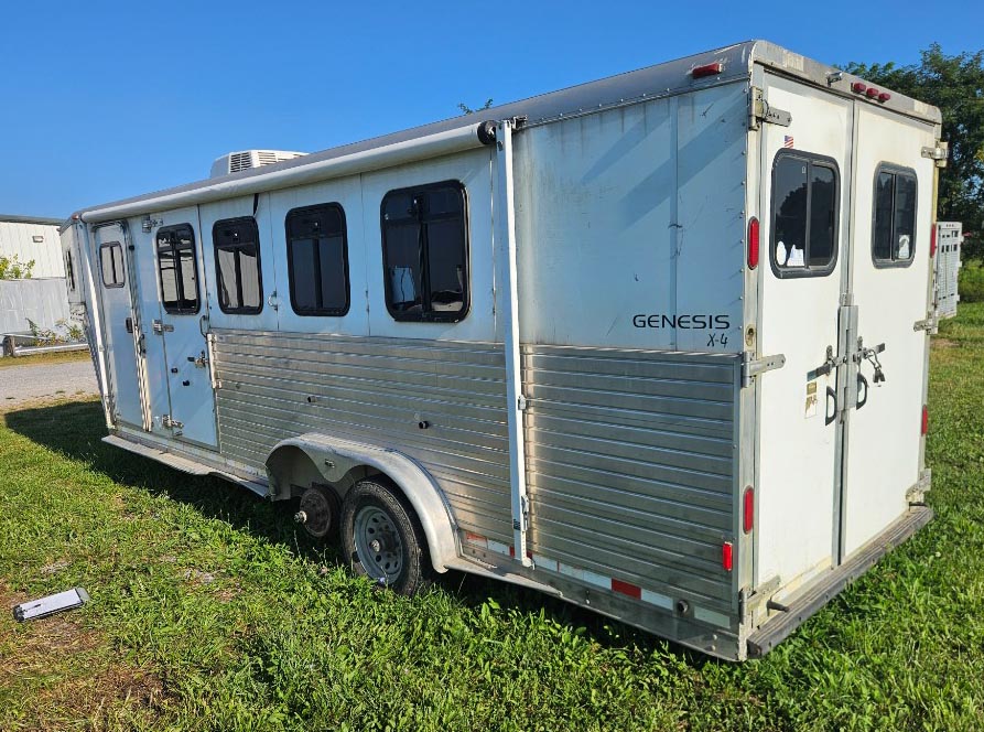 2002 Kiefer Built Genesis X 4-Horse Trailer - Image 4