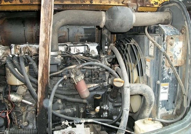 2003 Gehl G6002RD Excavator - Image 12