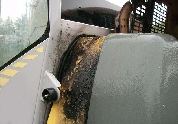 2003 Gehl G6002RD Excavator - Image 17