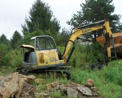 2003 Gehl G6002RD Excavator - Image 3