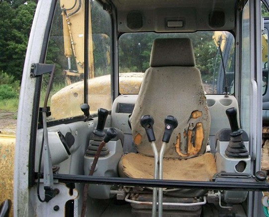 2003 Gehl G6002RD Excavator - Image 7