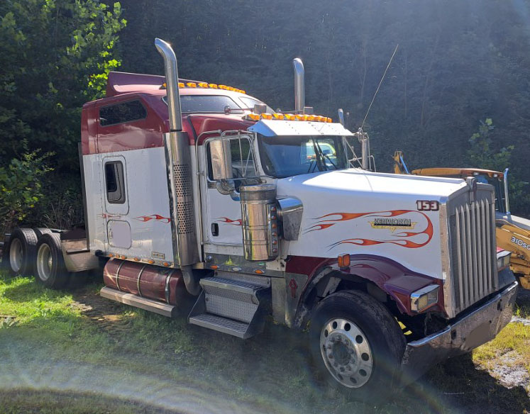2003 Kenworth W900L - Image 2