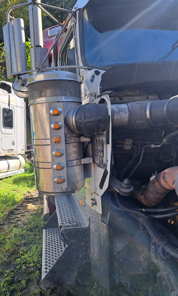 2003 Kenworth W900L - Image 25