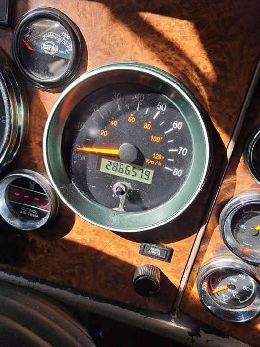 2003 Kenworth W900L - Image 28