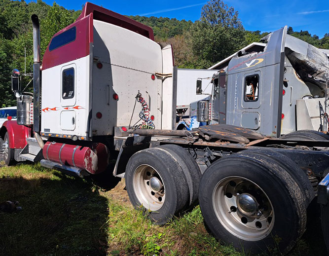 2003 Kenworth W900L - Image 4