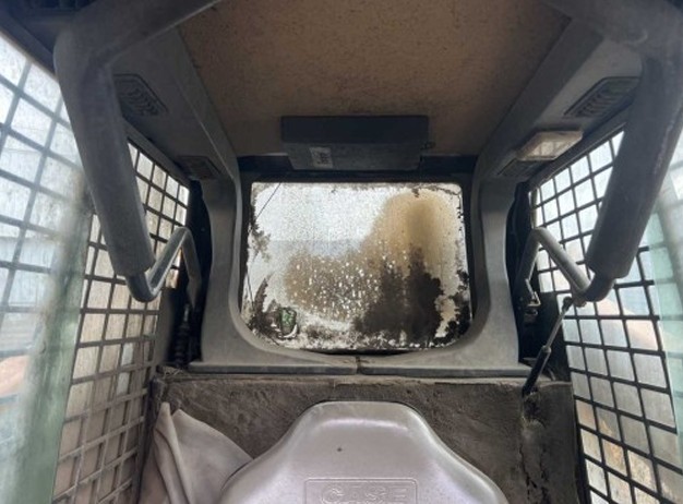 2004 CASE 60XT Skid Steer - Image 13