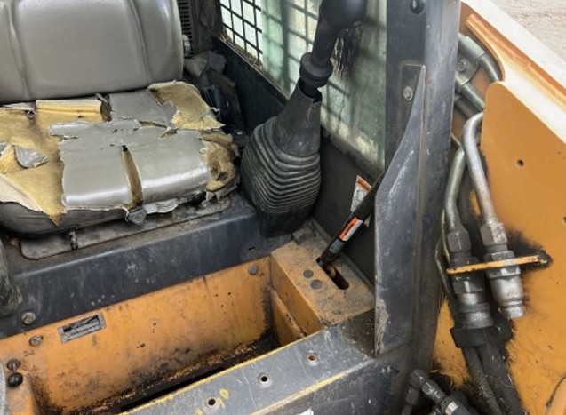 2004 CASE 60XT Skid Steer - Image 14