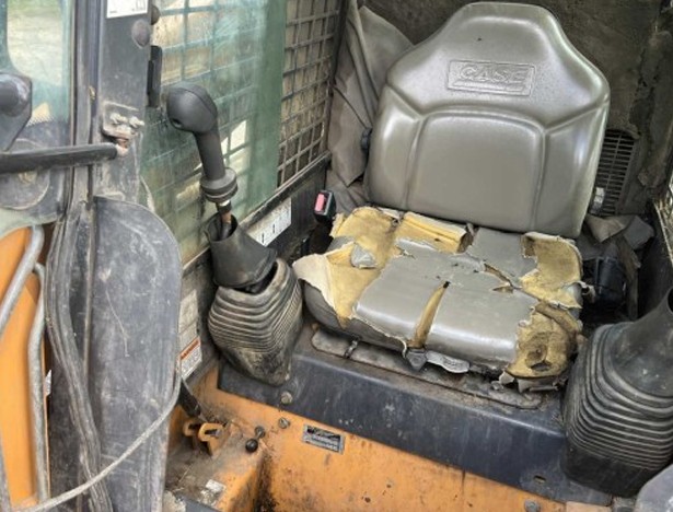2004 CASE 60XT Skid Steer - Image 15