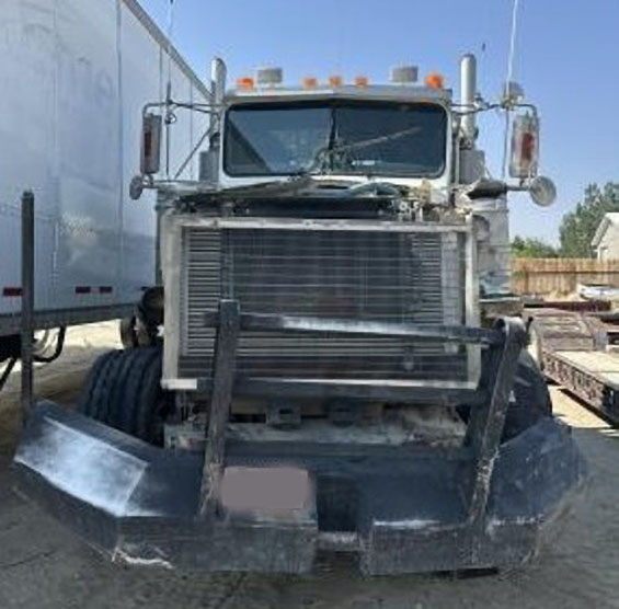 2004 Kenworth T800 Cab and Chassis - Image 3