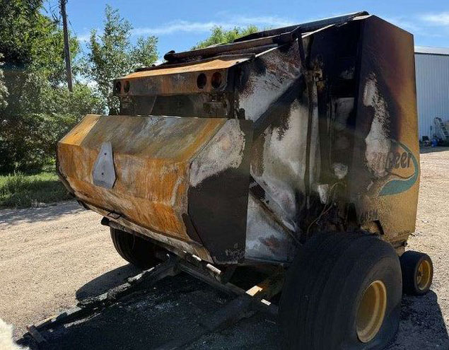 2005 Vermeer 605M Baler - Image 3