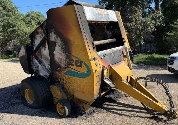 2005 Vermeer 605M Baler - Image 4