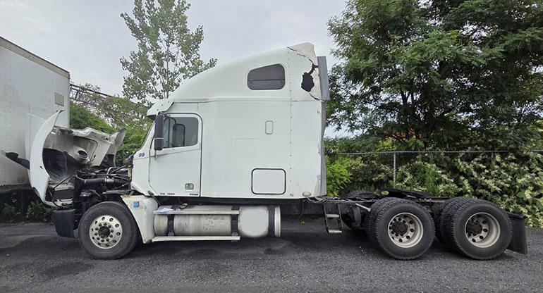 2007 Freightliner Columbia 120 - Image 2