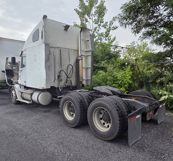 2007 Freightliner Columbia 120 - Image 3