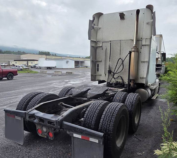 2007 Freightliner Columbia 120 - Image 5