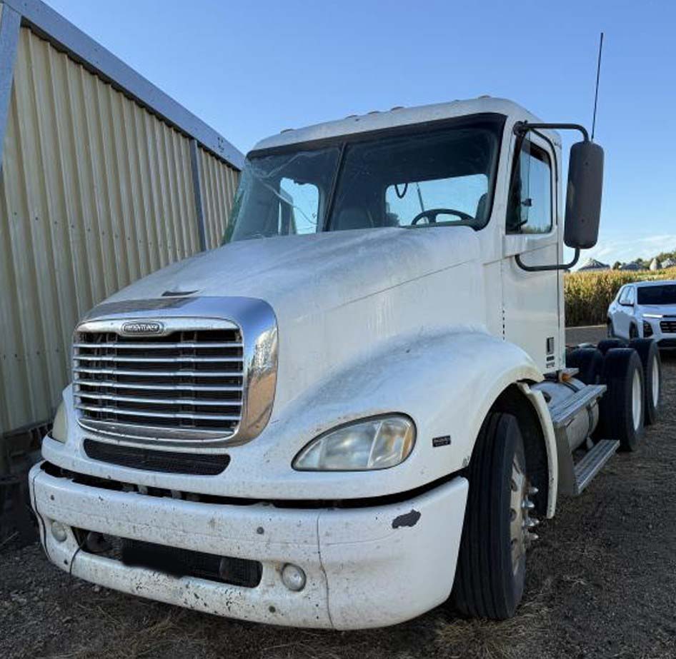 2007 Freightliner Columbia 112 - Image 2