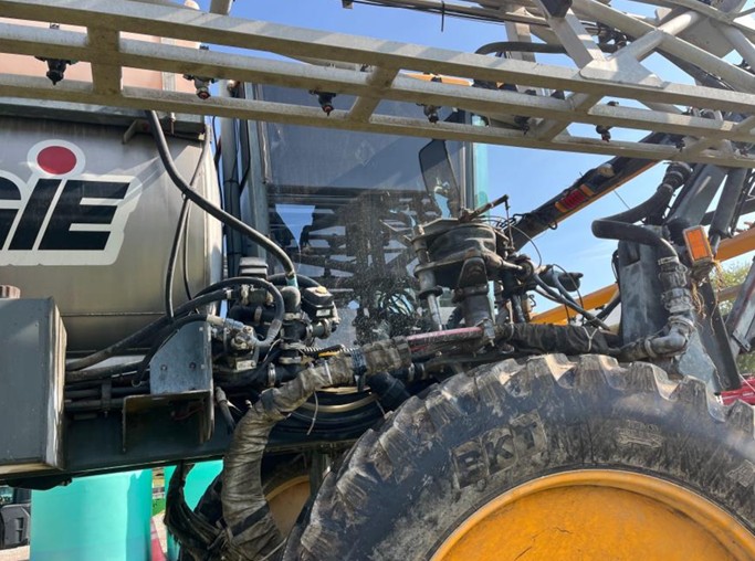 2007 Hagie STS12 Sprayer - Image 12