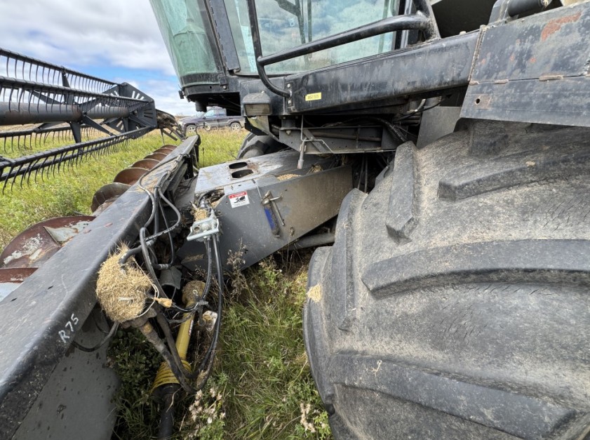 2008 Gleaner R75 Combine - Image 10