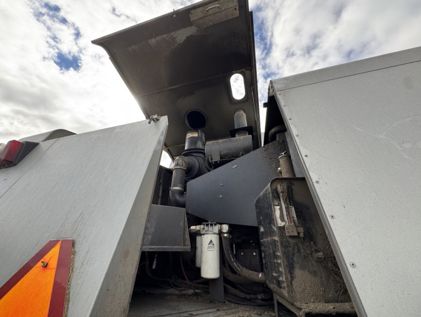 2008 Gleaner R75 Combine - Image 11