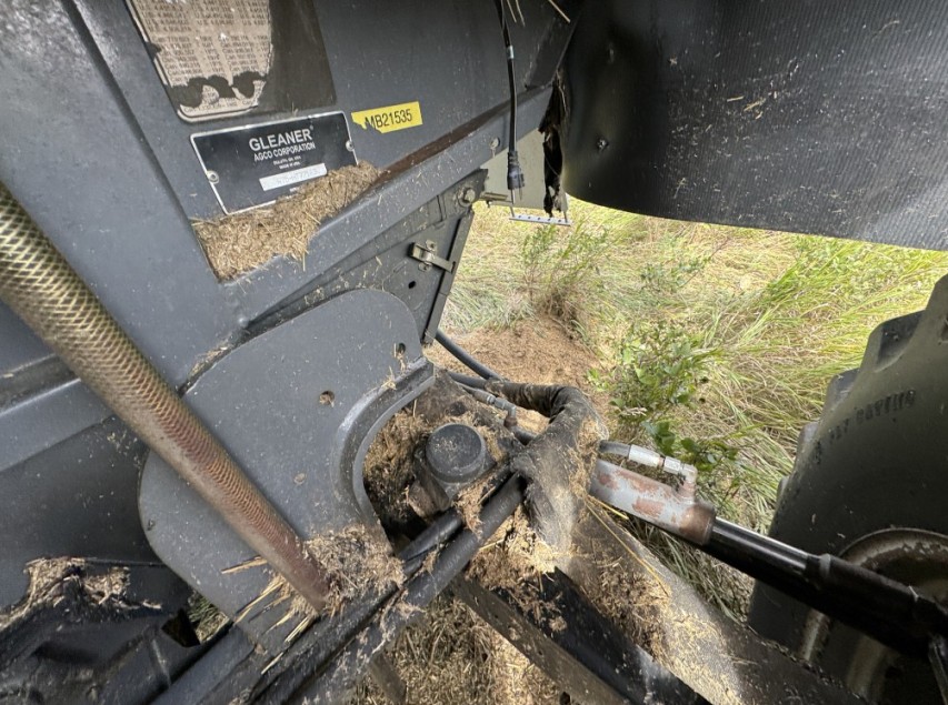 2008 Gleaner R75 Combine - Image 15